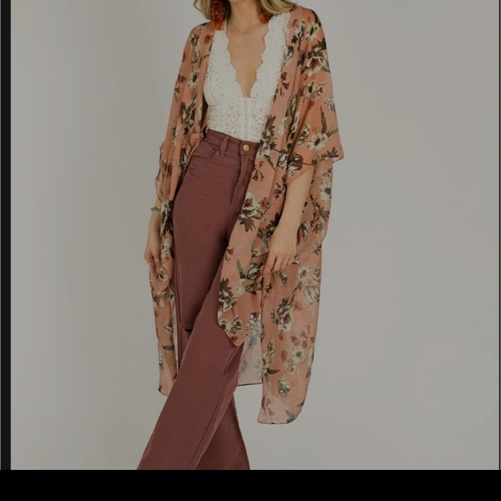 Joyfolie Avalon Duster in Floral Peach - Picture 2 of 3